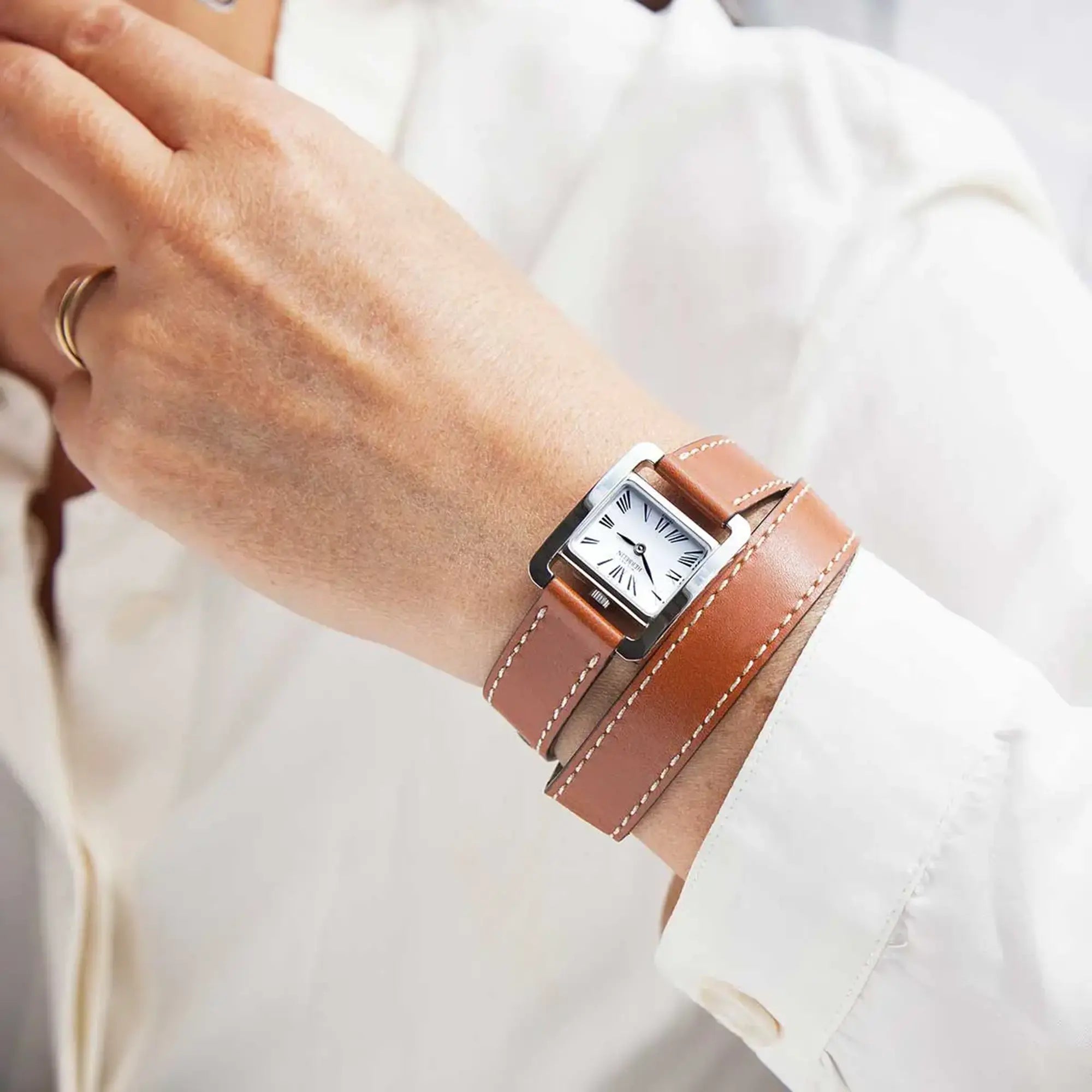herbelin-ve-avenue-montre-femme-acier-cuir-brun-double-tour image 2