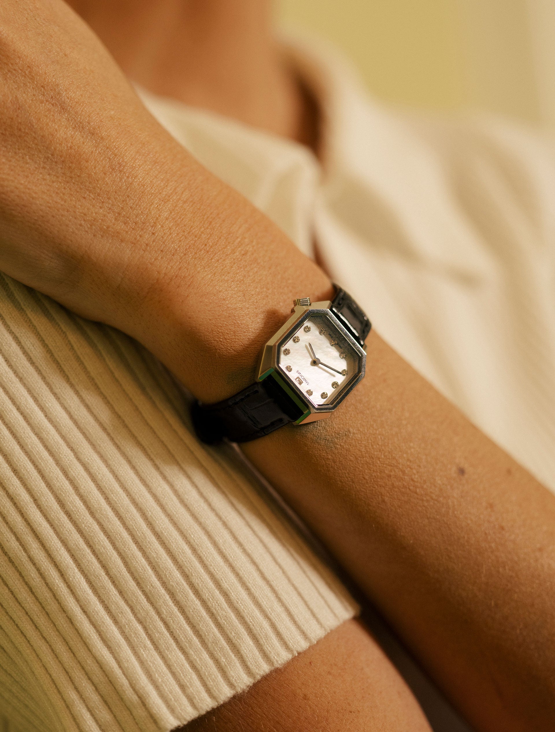 march-la-b-lady-mansart-diamants-nacre-acier-montre-femme-26-mm image 2