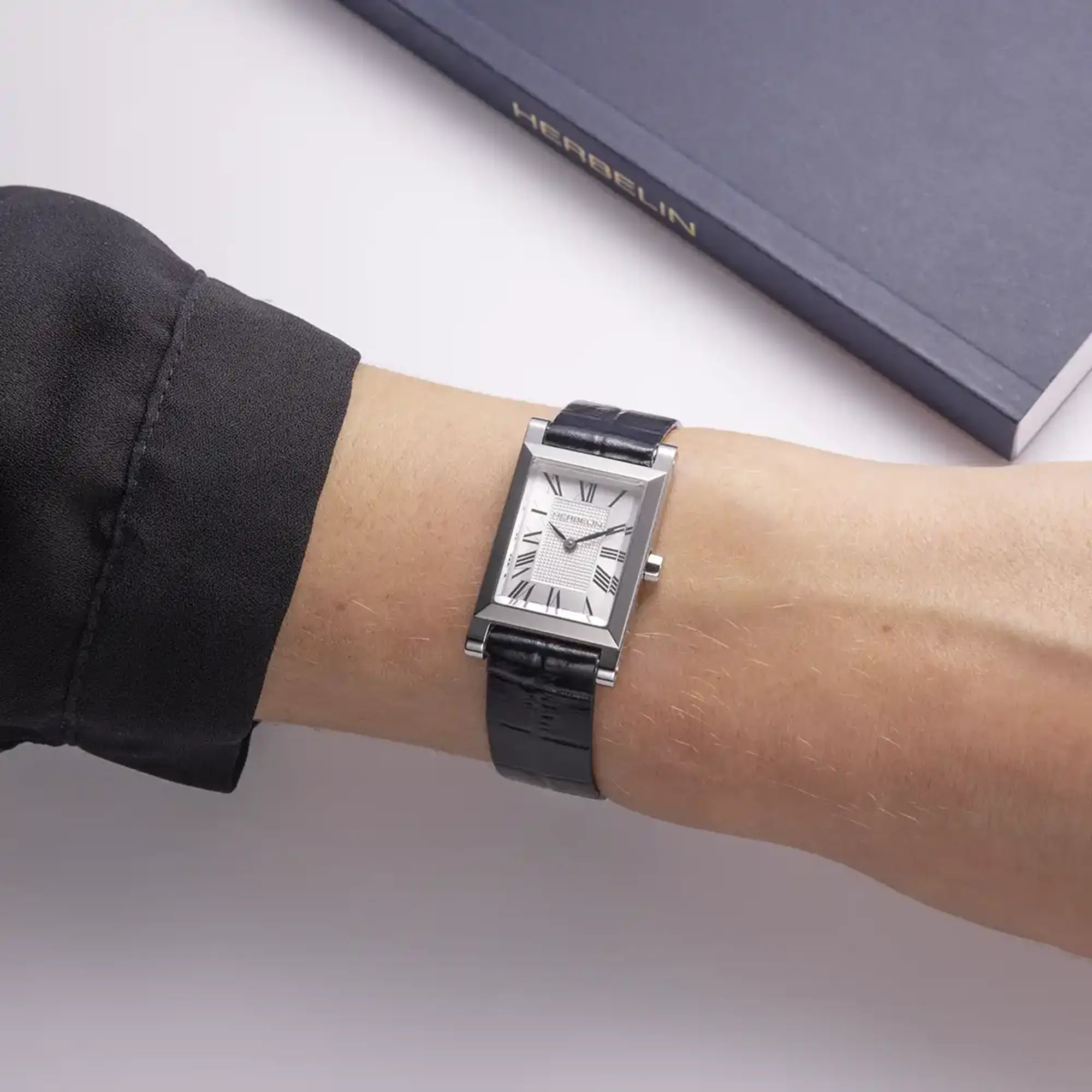 herbelin-antar-s-rectangle-quartz-blanc-argent-montre-femme image 2