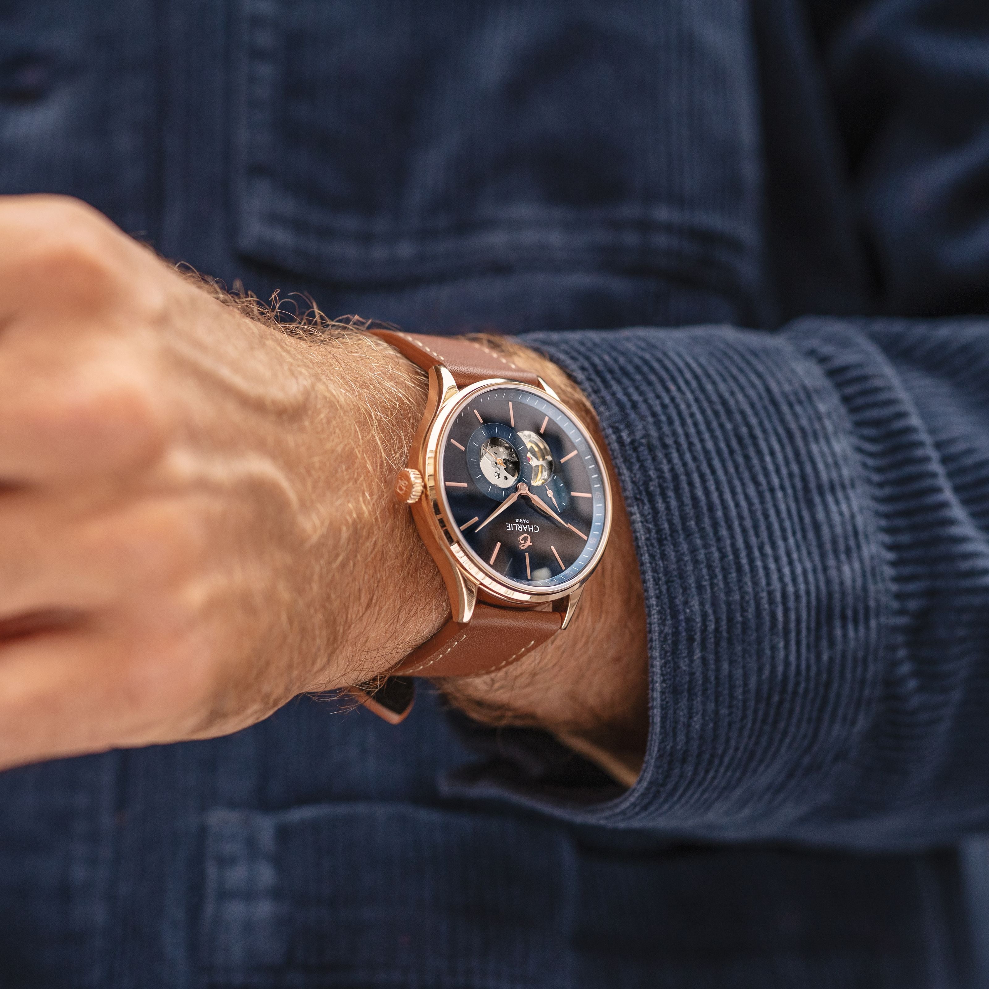 charlie-paris-initial-montre-automatique-c-ur-ouvert-dor-rose-bleu-40mm image 2