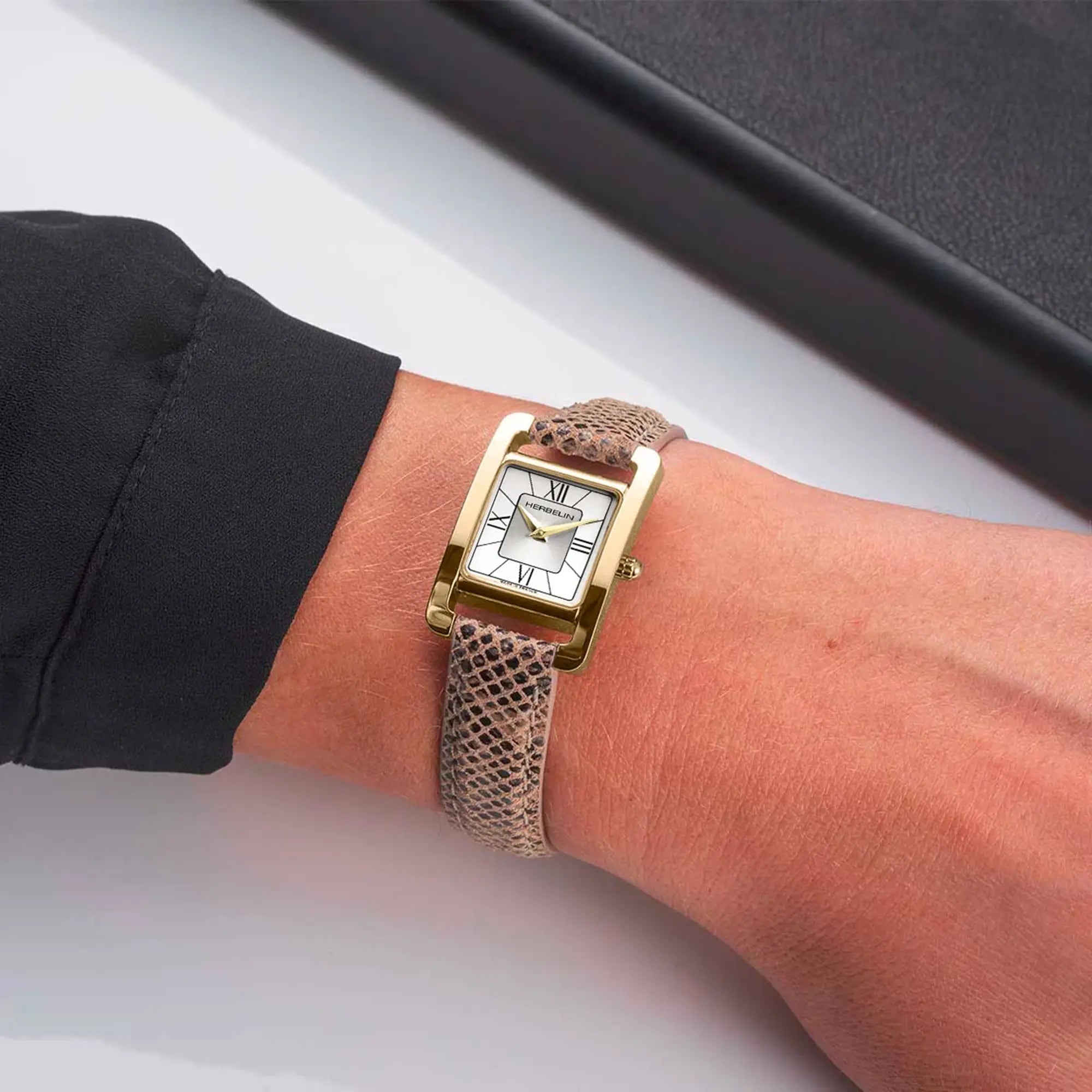 herbelin-ve-avenue-montre-femme-dor-quartz-cuir-fa-on-python image 2