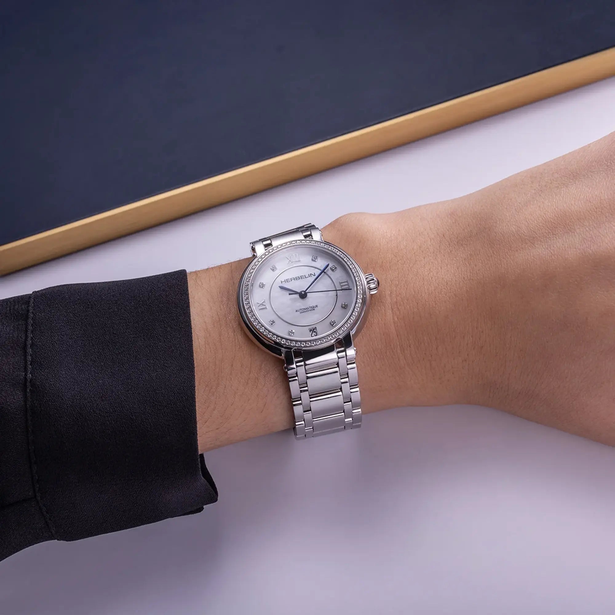 herbelin-galet-automatique-montre-femme-nacre-blanche-diamants image 2