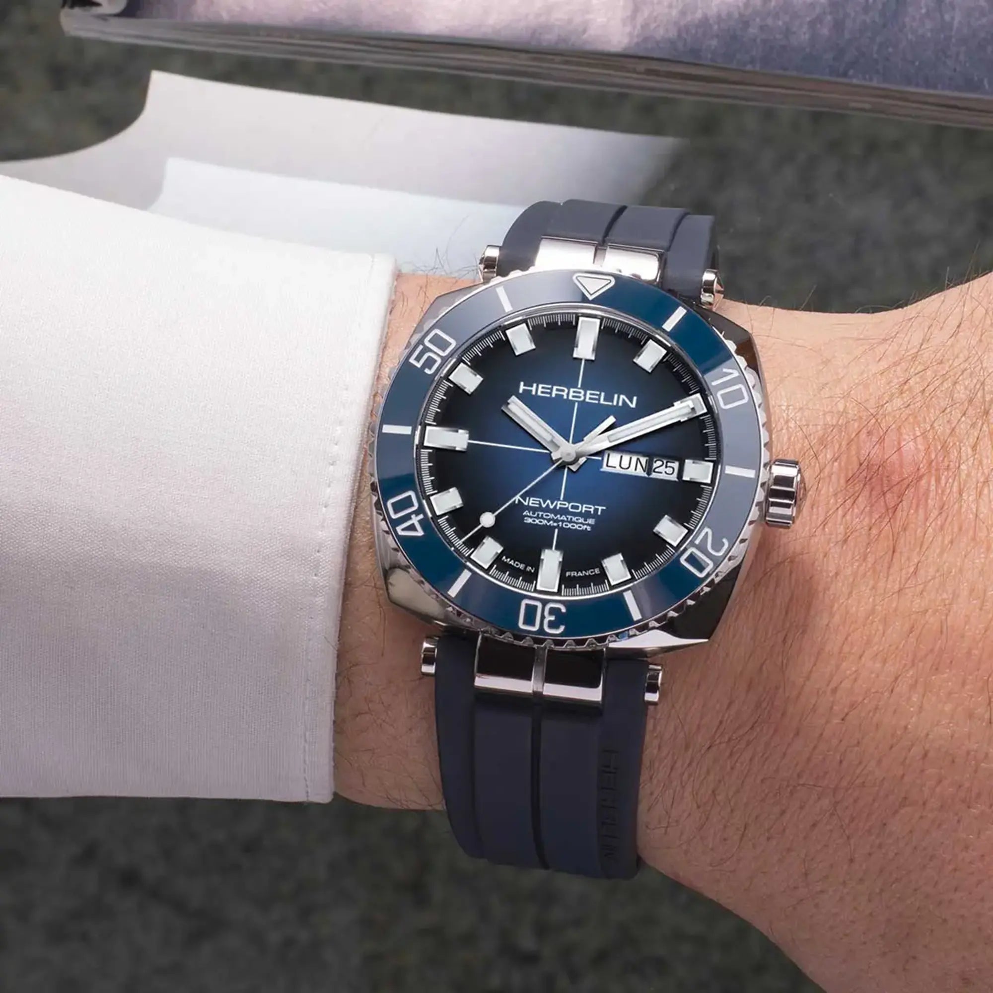 herbelin-newport-h-ritage-diver-automatique-homme-acier-42mm-bleu image 2