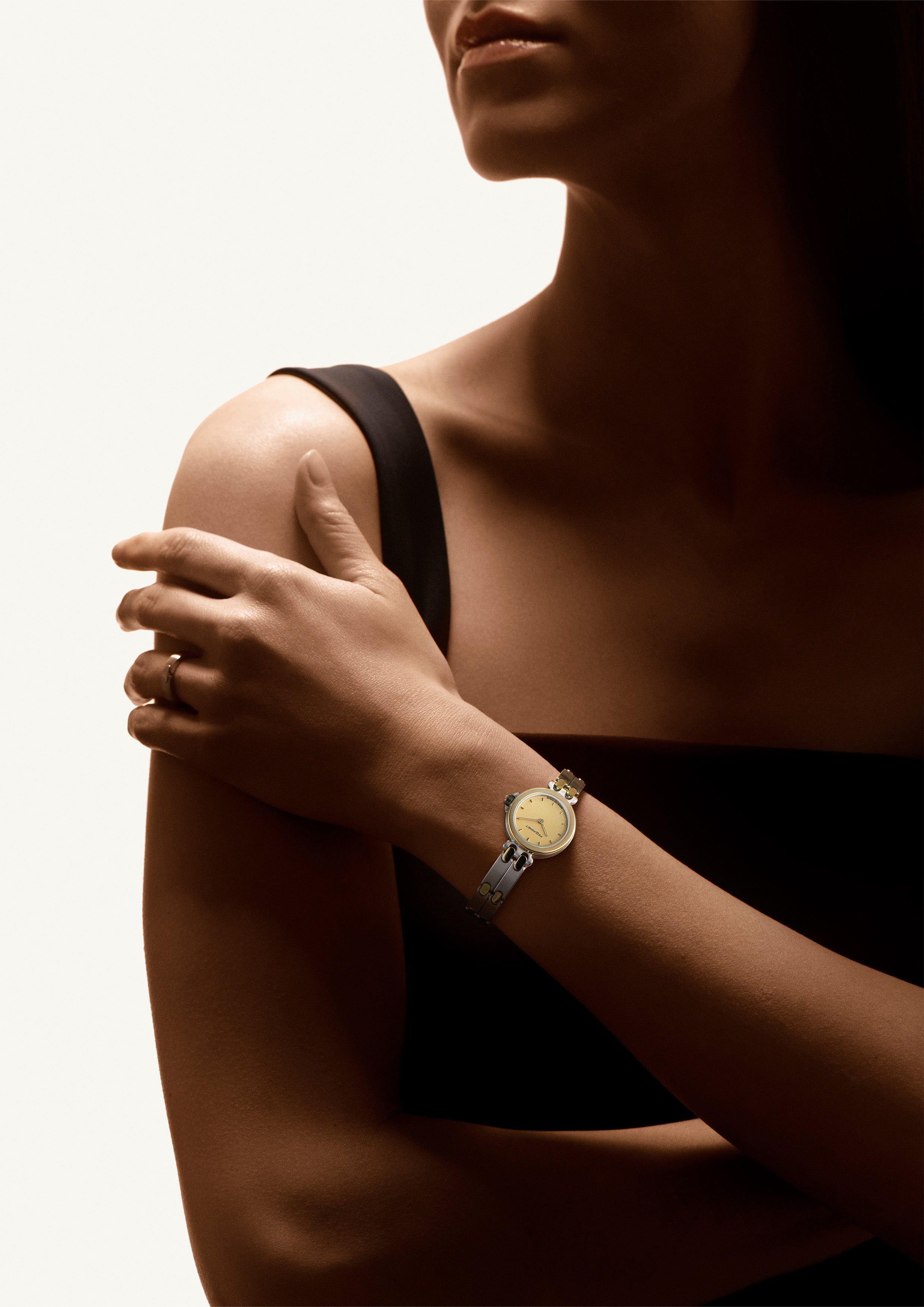 pequignet-moorea-25-mm-or-et-acier-cadran-champagne-quartz-femme image 2