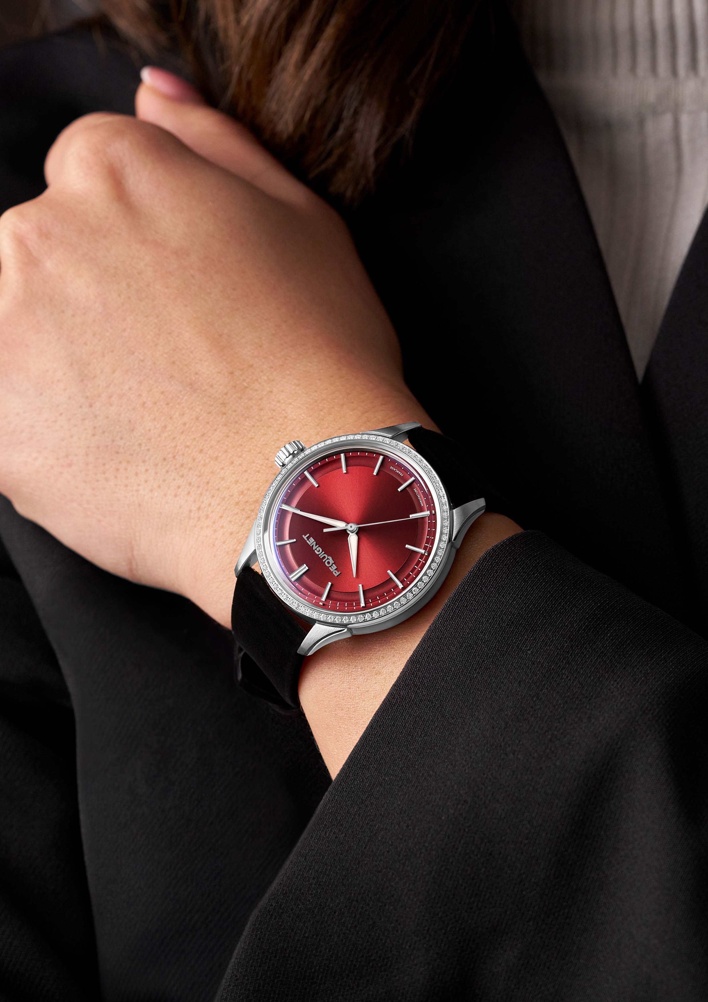montre-pequignet-royale-paris-36-mm-bordeaux-lunette-78-diamants-calibre-initial image 5