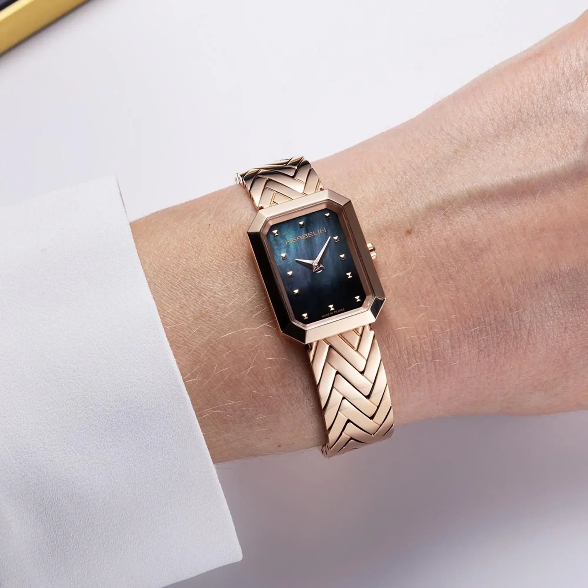 herbelin-octog-ne-chevrons-montre-femme-nacre-noire-pvd-or-rose image 2