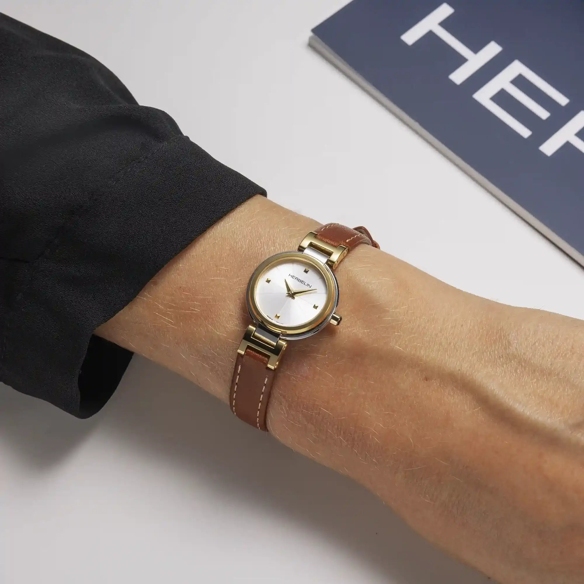 herbelin-lady-h-quartz-femme-acier-pvd-or-cuir-camel image 2