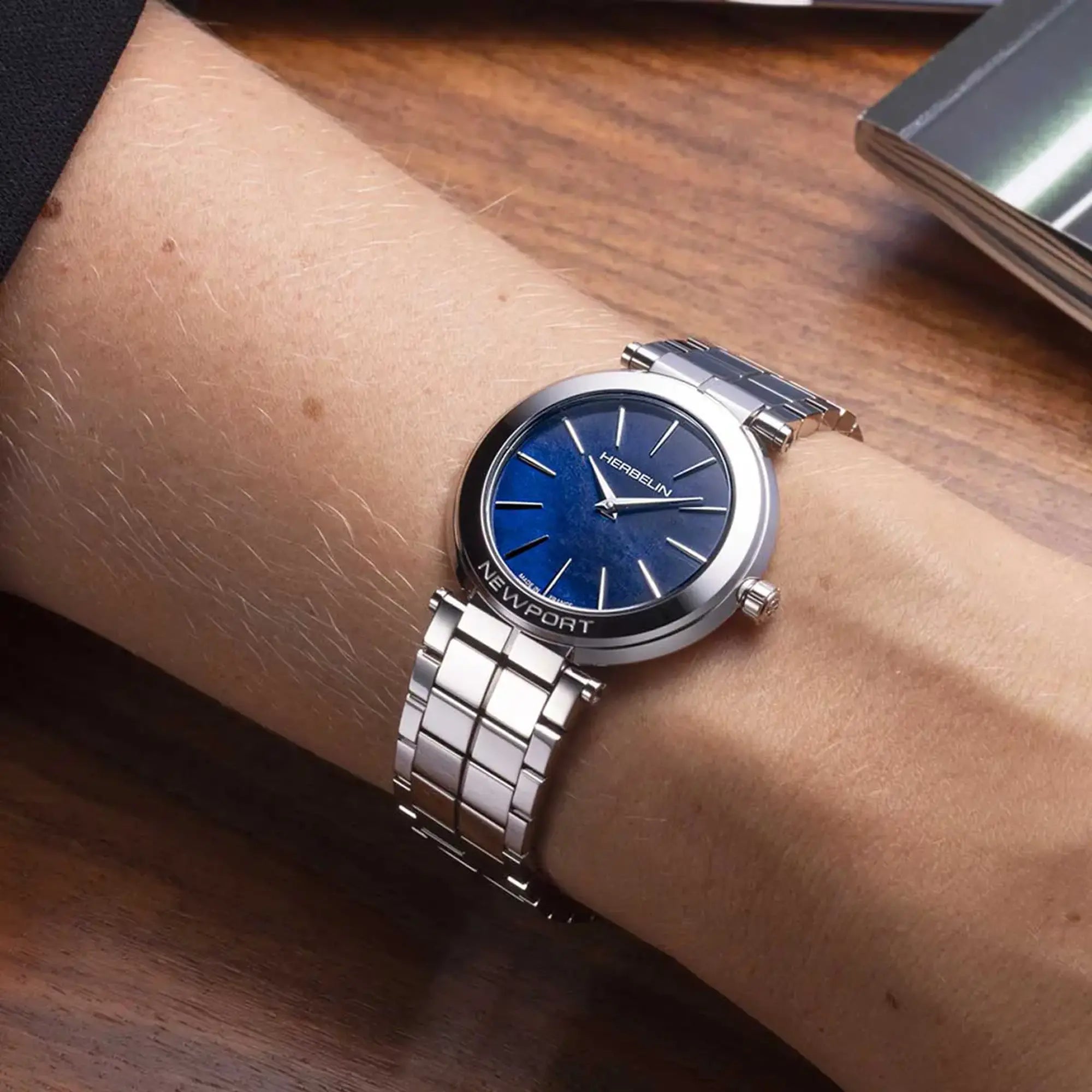 herbelin-newport-slim-femme-acier-316l-nacre-bleue-quartz image 2