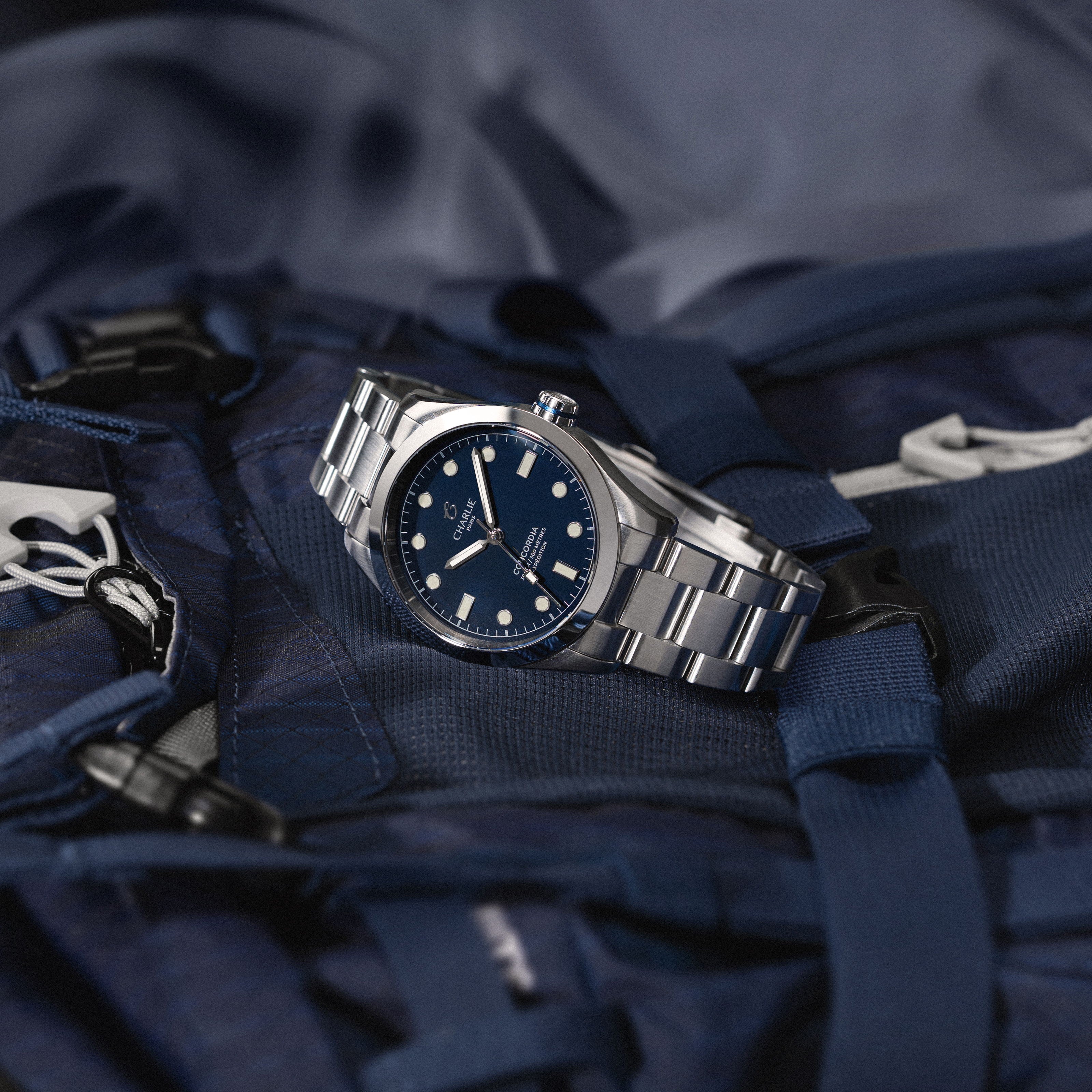 charlie-paris-concordia-bleu-antarctique-montre-plong-e-quartz-38mm image 3