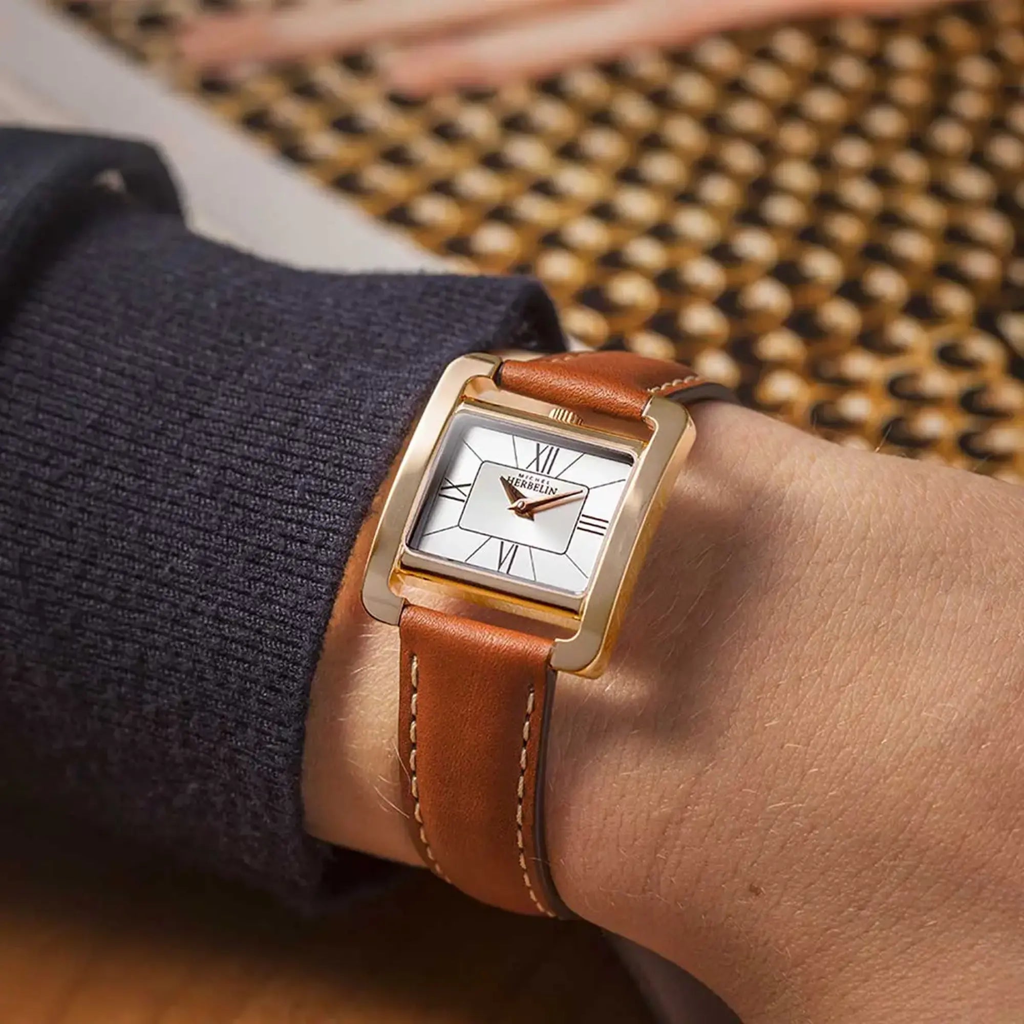 herbelin-ve-avenue-quartz-rectangulaire-montre-femme-acier-pvd-or-jaune-cuir-cam image 2