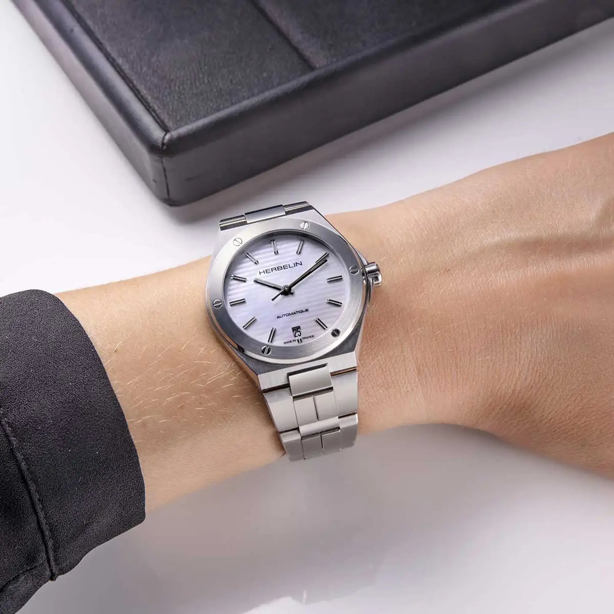 herbelin-cap-camarat-montre-automatique-femme-acier-nacre image 2