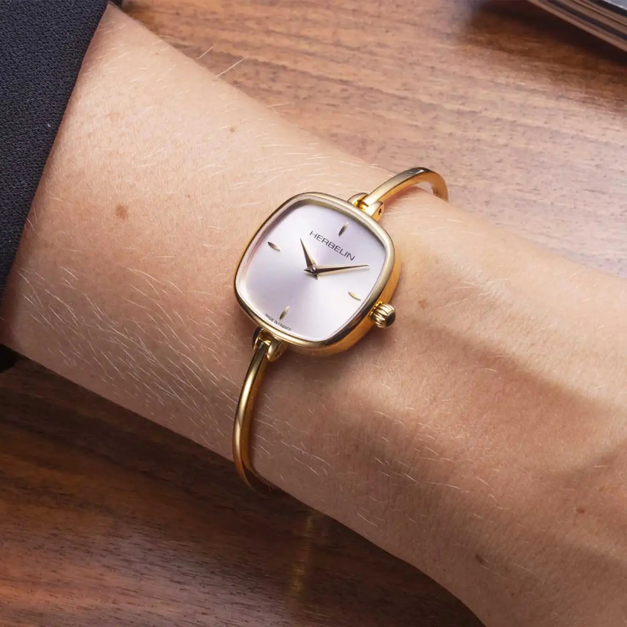 herbelin-fil-quartz-pvd-or-jaune-blanc-montre-femme-nacre image 2
