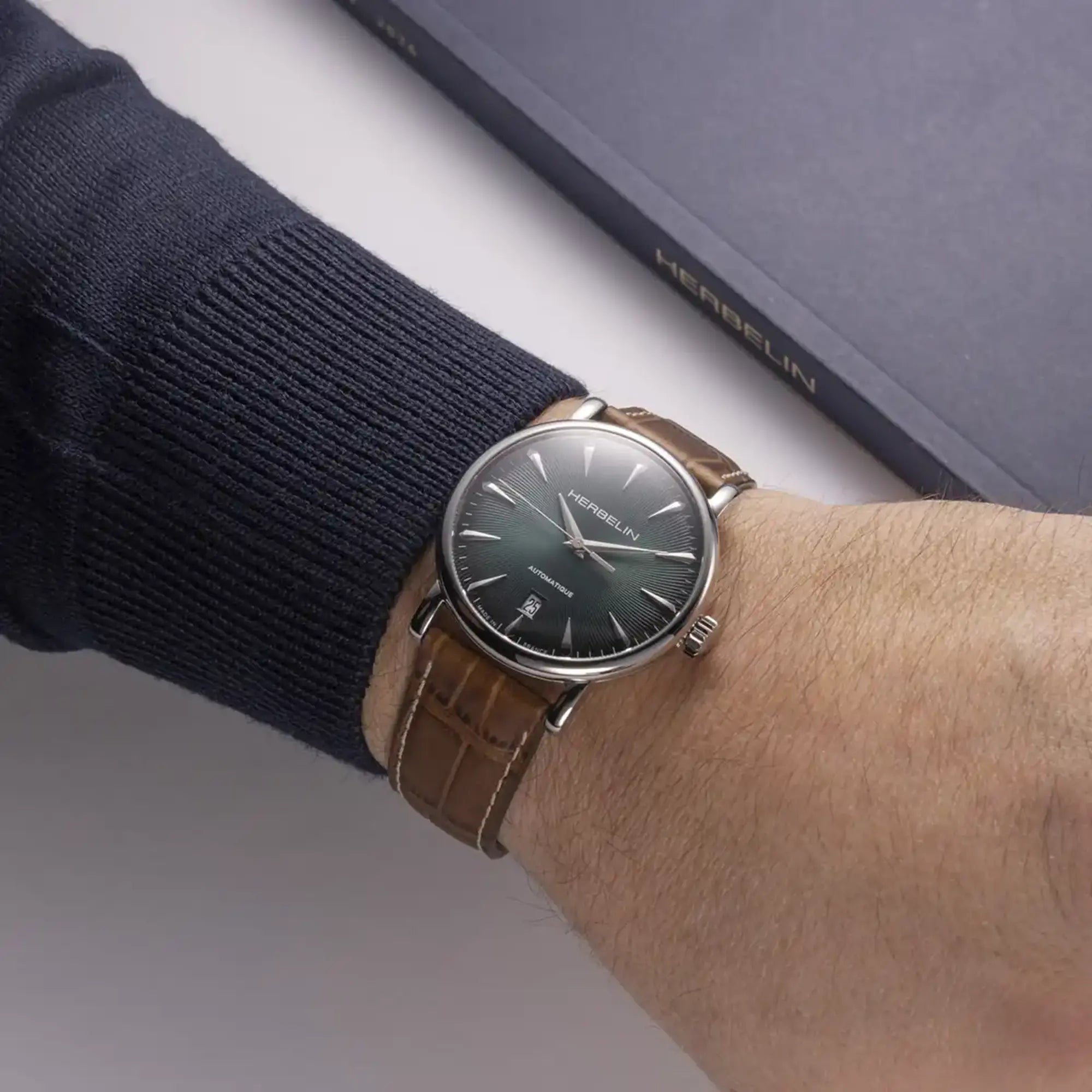 herbelin-inspiration-automatique-homme-38mm-acier-cadran-vert-cuir-brun image 2
