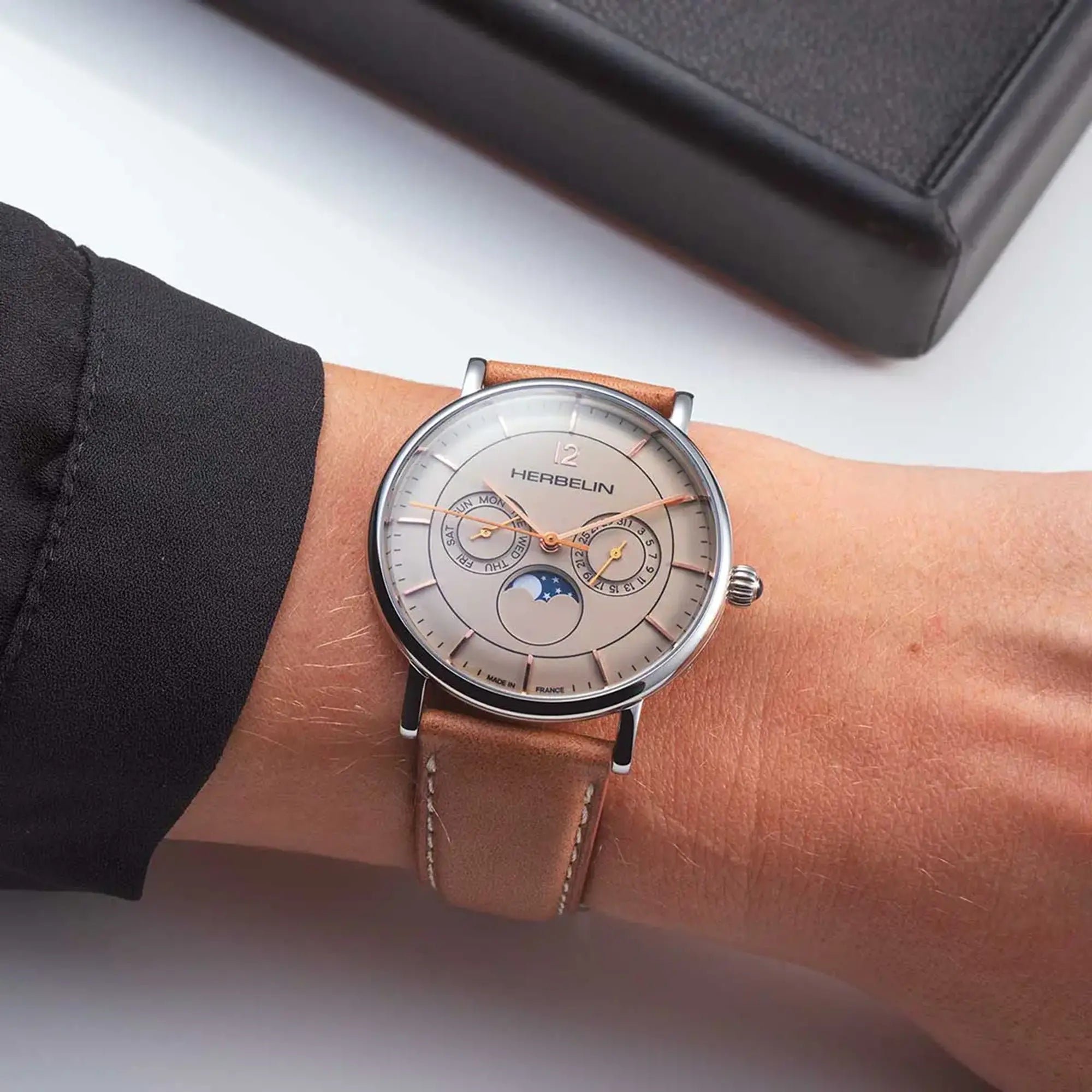 herbelin-inspiration-phase-de-lune-quartz-homme-acier-cuir-coquille-d-uf image 3