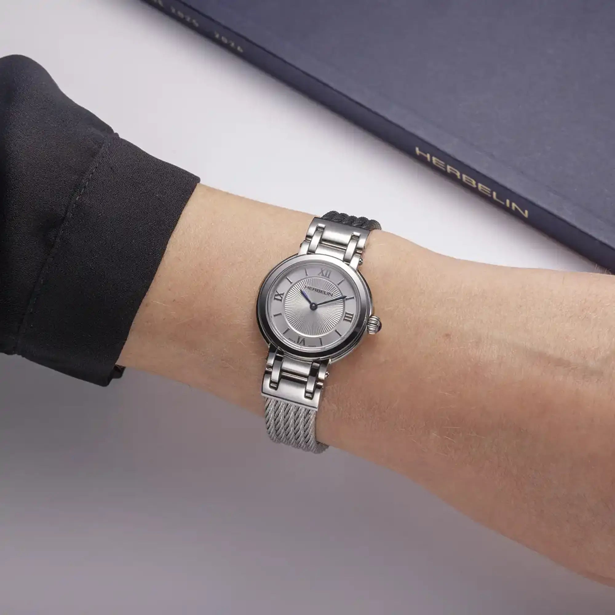 herbelin-galet-quartz-28-mm-montre-femme-blanc-argent-acier image 2
