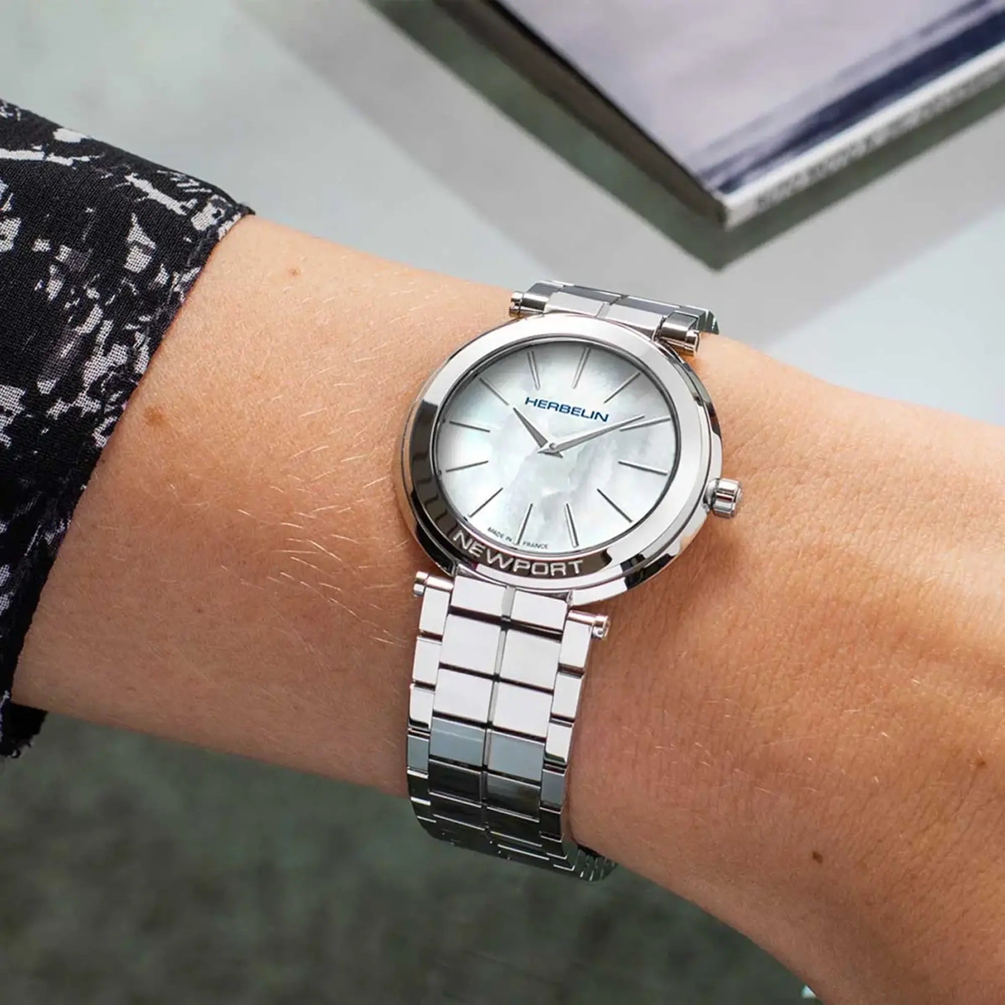 herbelin-newport-slim-femme-acier-316l-nacre-blanche-quartz image 2