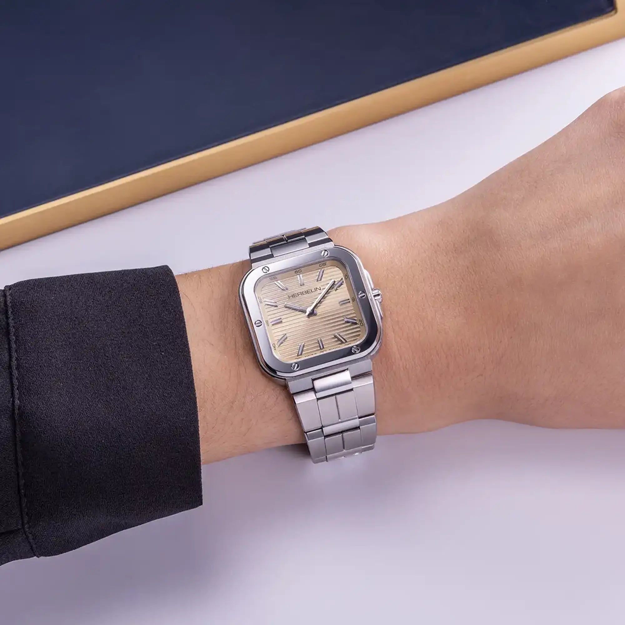 herbelin-cap-camarat-square-dame-montre-quartz-champagne-acier image 2