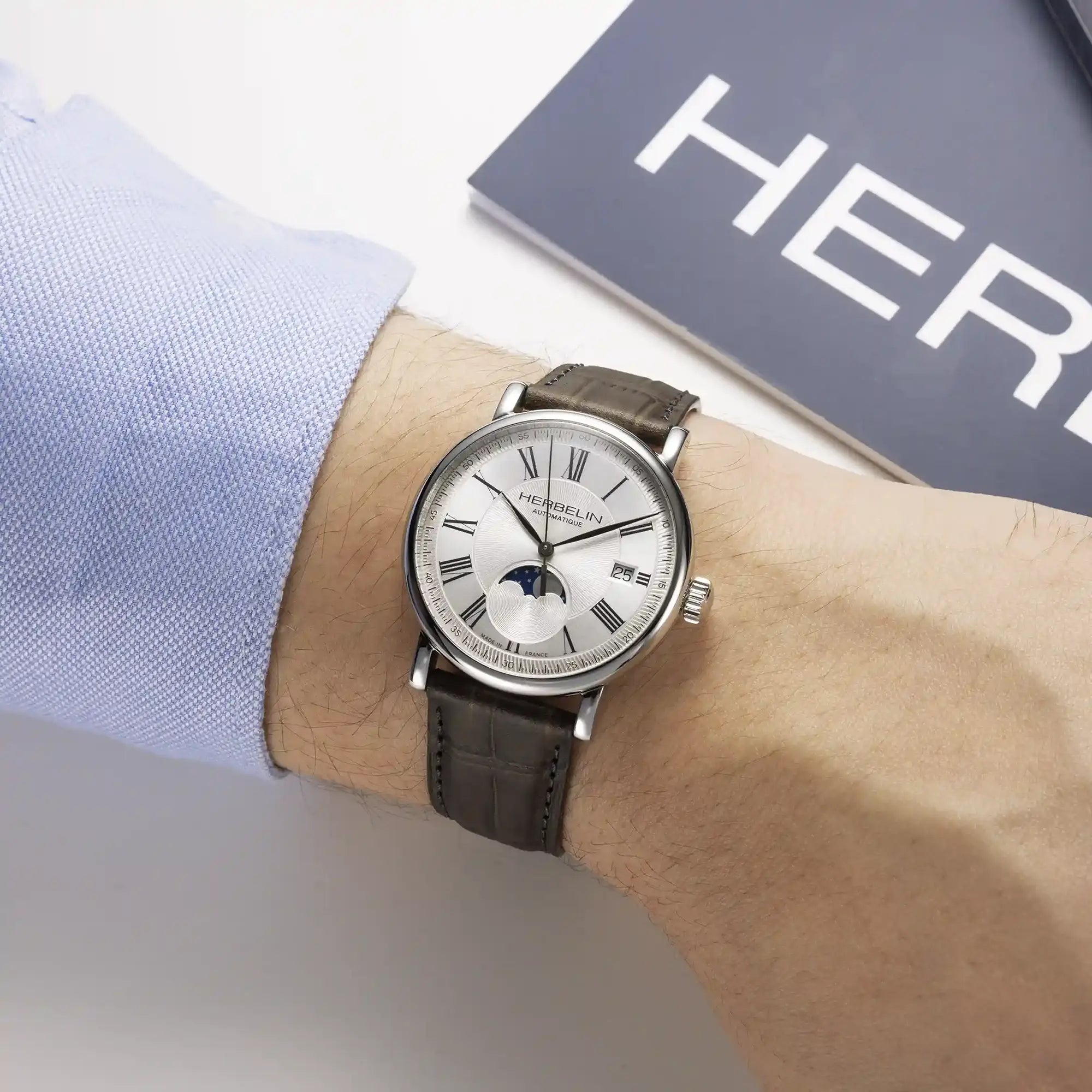 herbelin-inspiration-automatique-phase-de-lune-acier-cuir-gris-38mm image 2