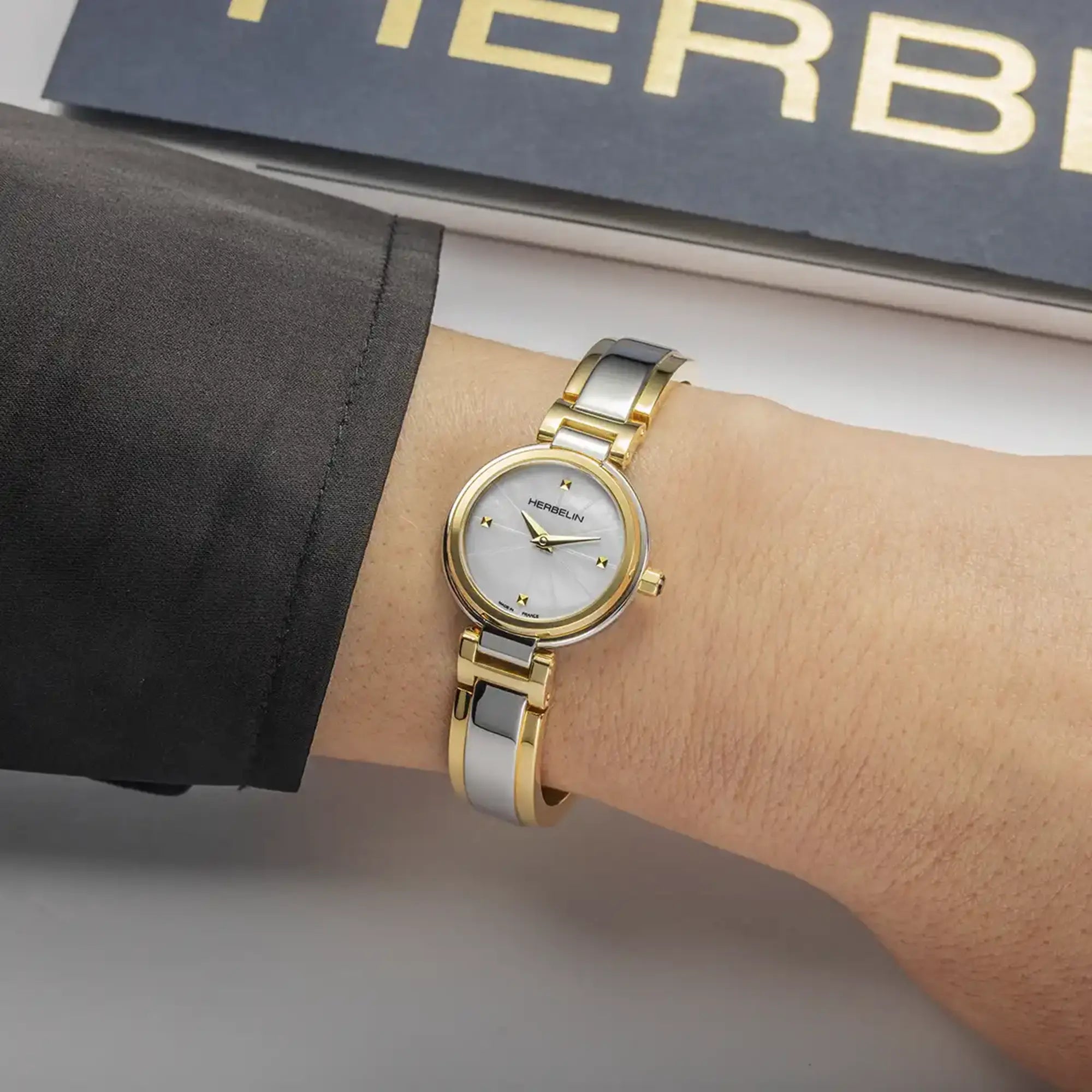 herbelin-lady-h-quartz-montre-femme-bicolore-nacre image 2