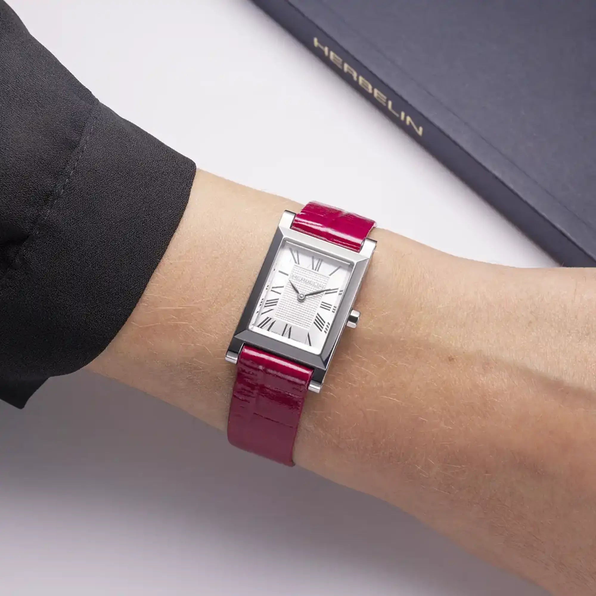 herbelin-antar-s-bracelet-cuir-fa-on-croco-rose image 2