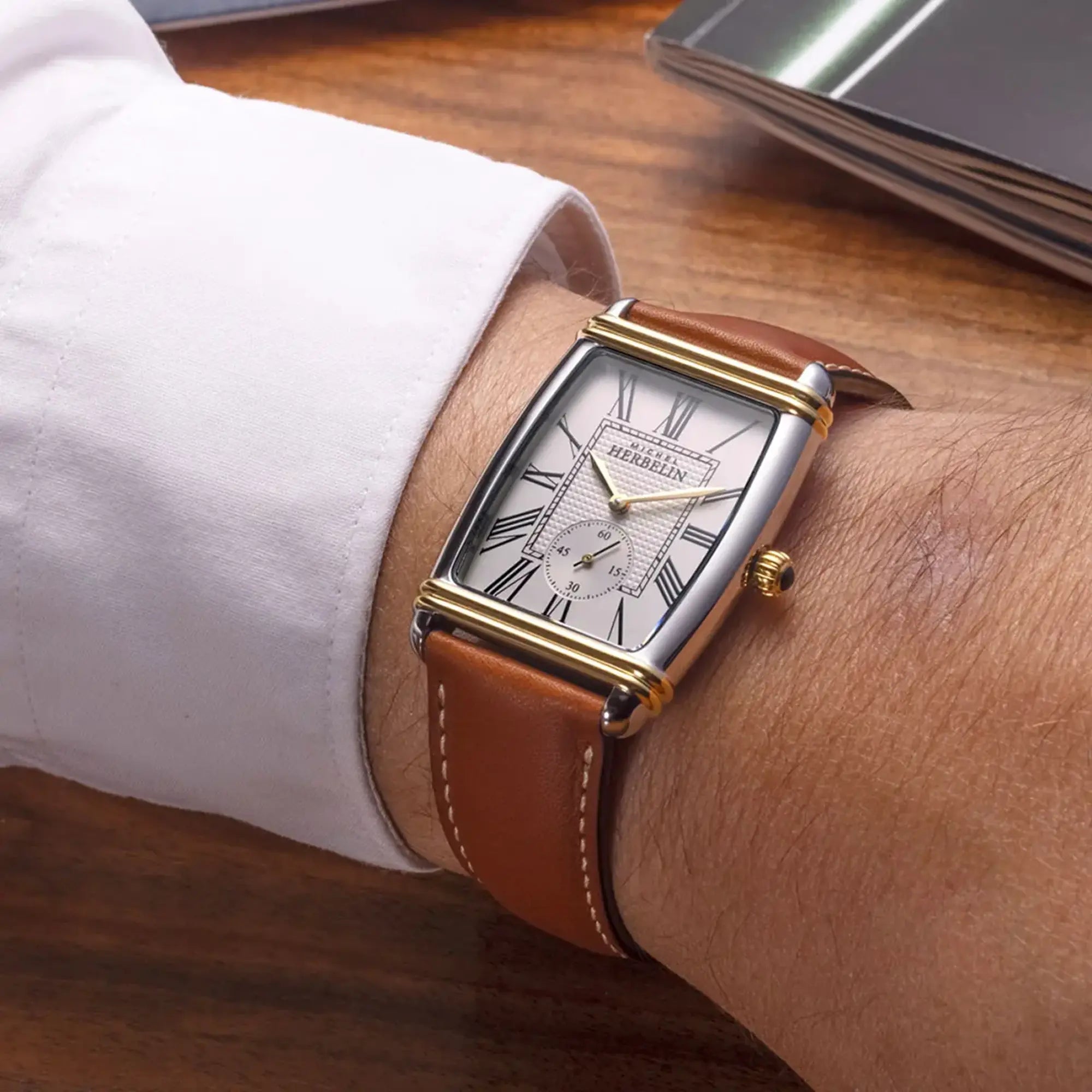 herbelin-art-d-co-petite-seconde-montre-homme-bicolore-cuir-gold image 2