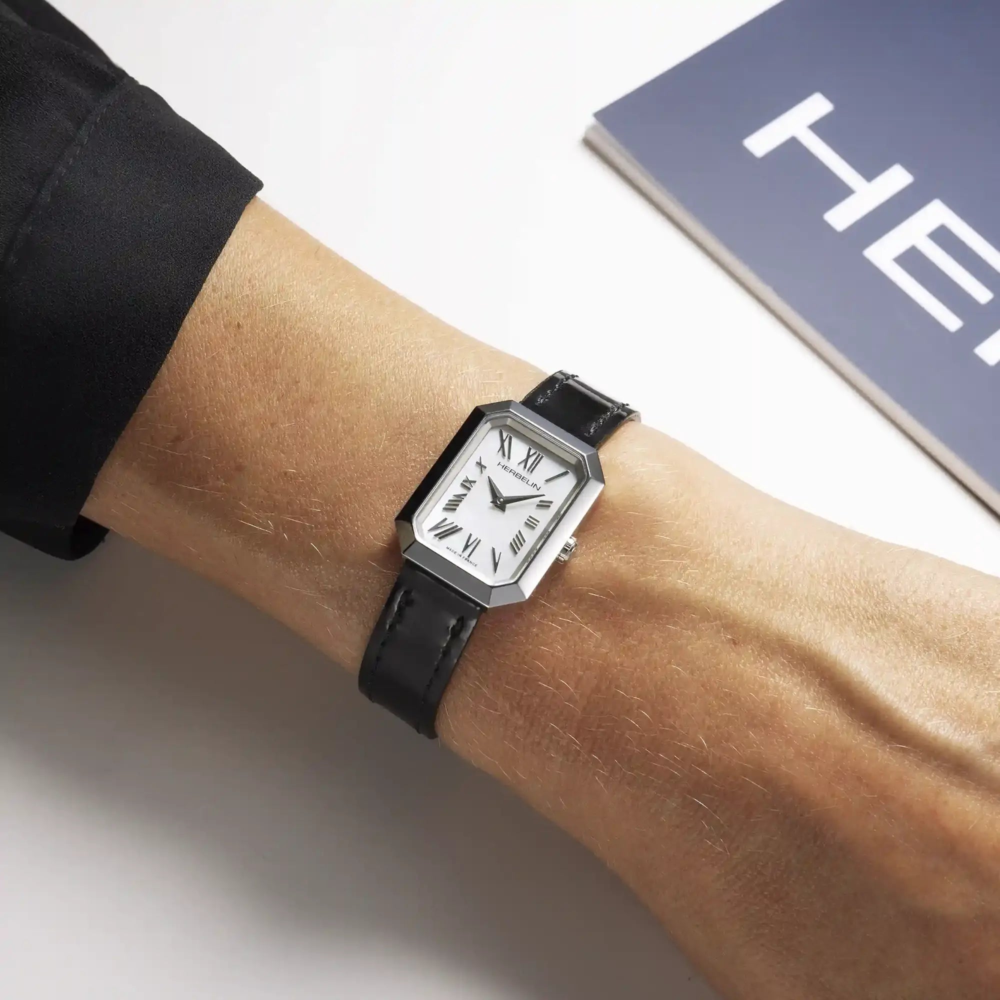 herbelin-octog-ne-montre-quartz-femme-acier-nacre-blanche image 2