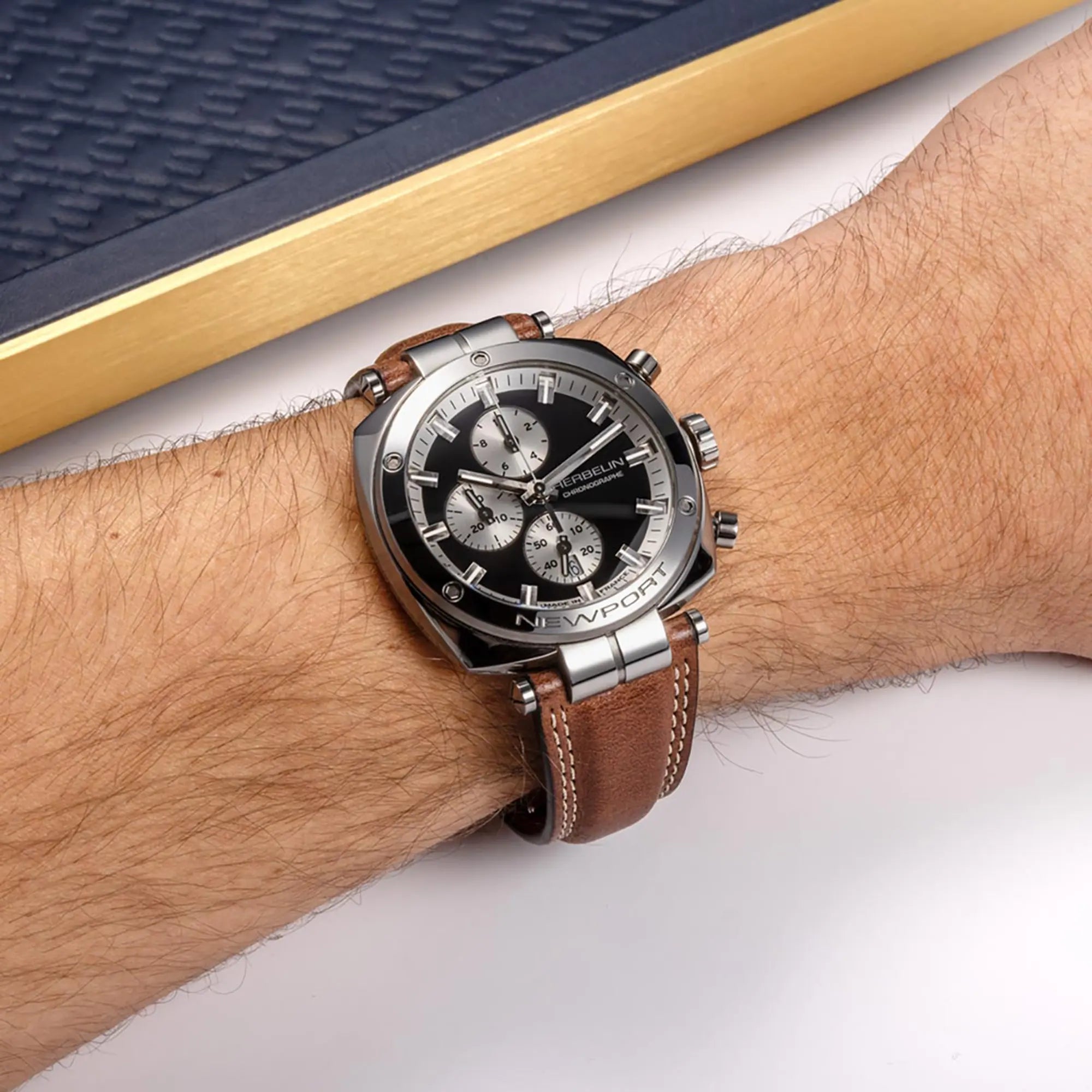 herbelin-newport-h-ritage-chronographe-quartz-montre-homme-acier-cuir-marron image 2