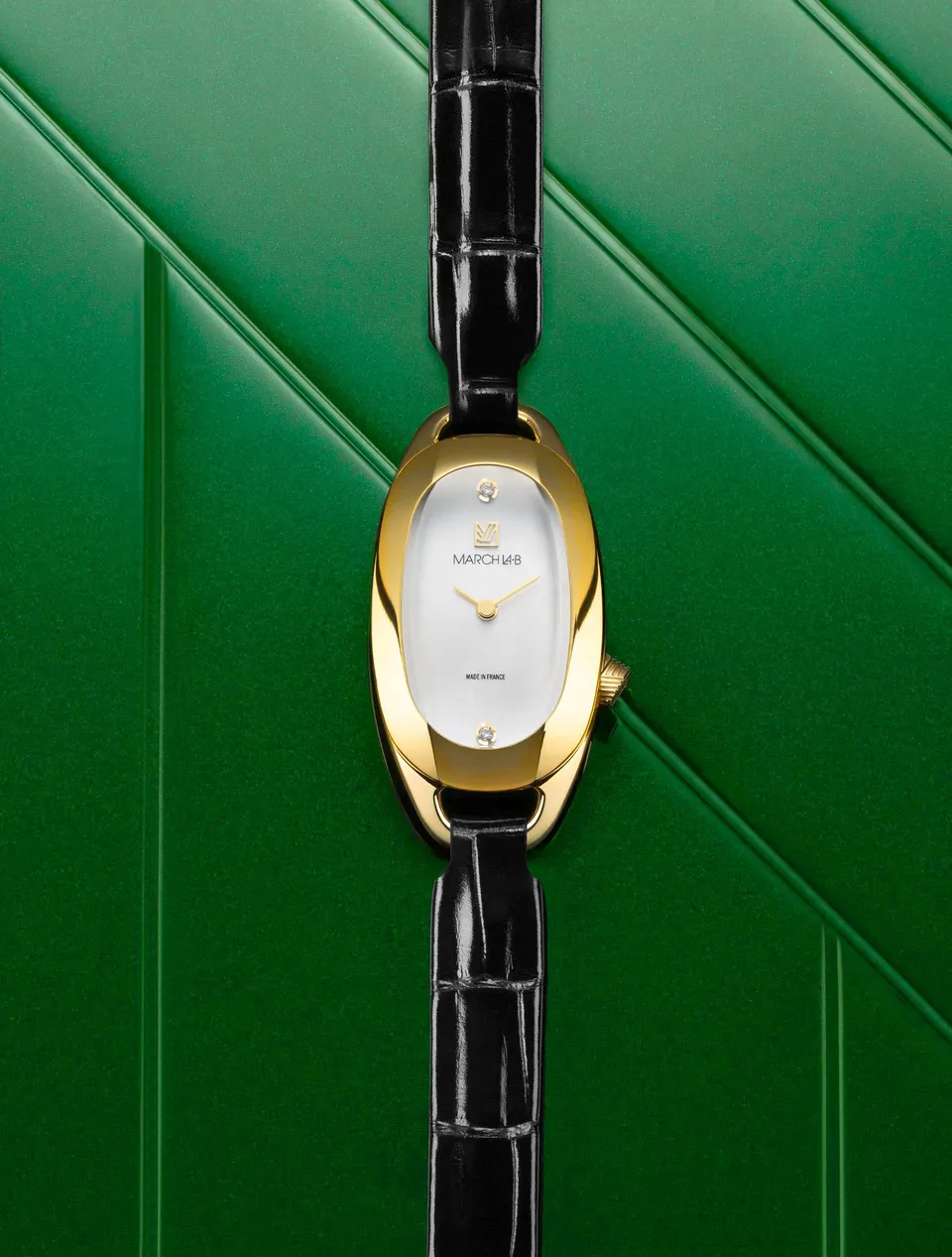 march-la-b-oblongue-nacre-or-18-carats-20-mm-montre-femme-diamants image 1