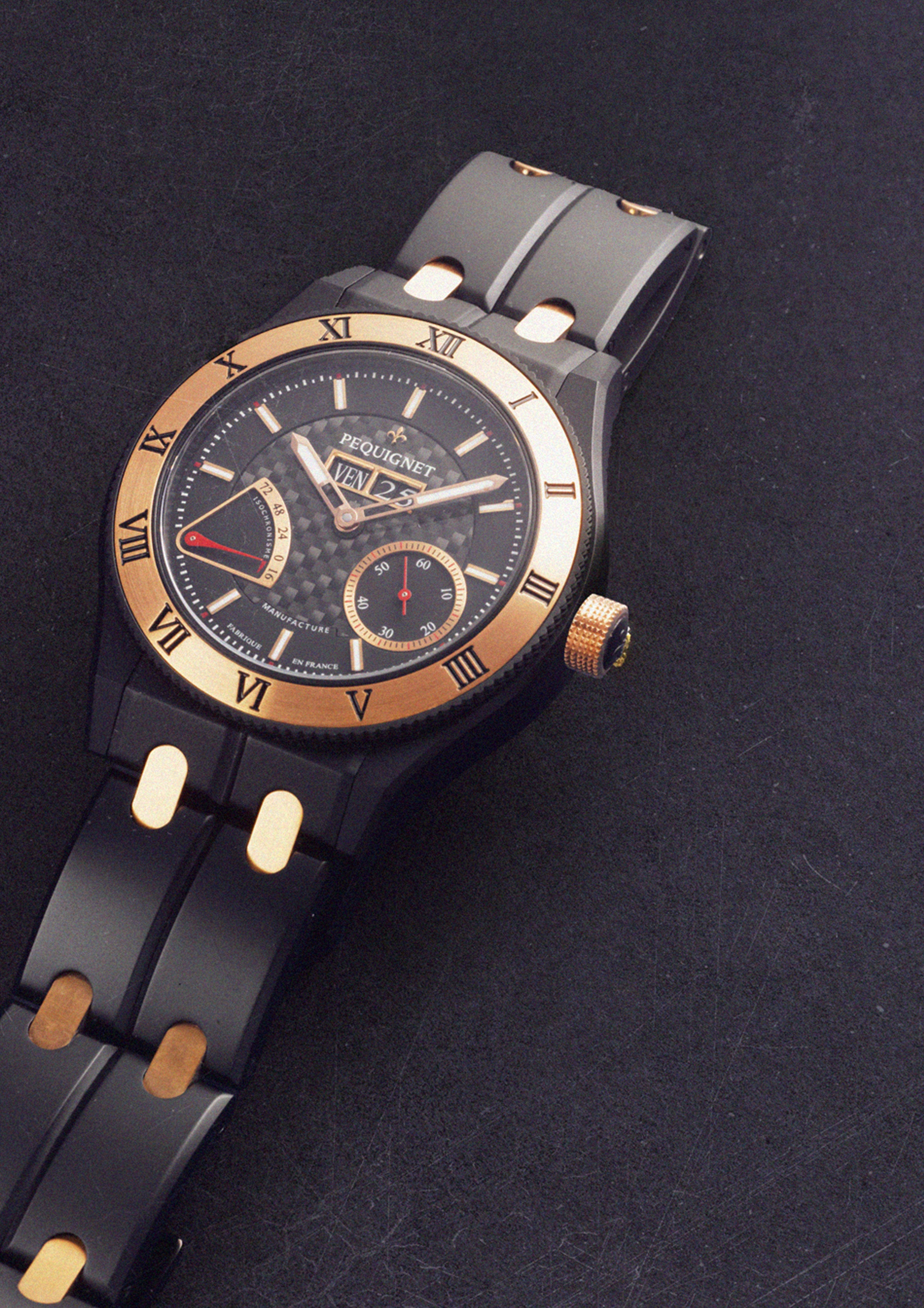 pequignet-moorea-vintage-royale-triomphe-44-mm-montre-or-rose-et-titane image 2