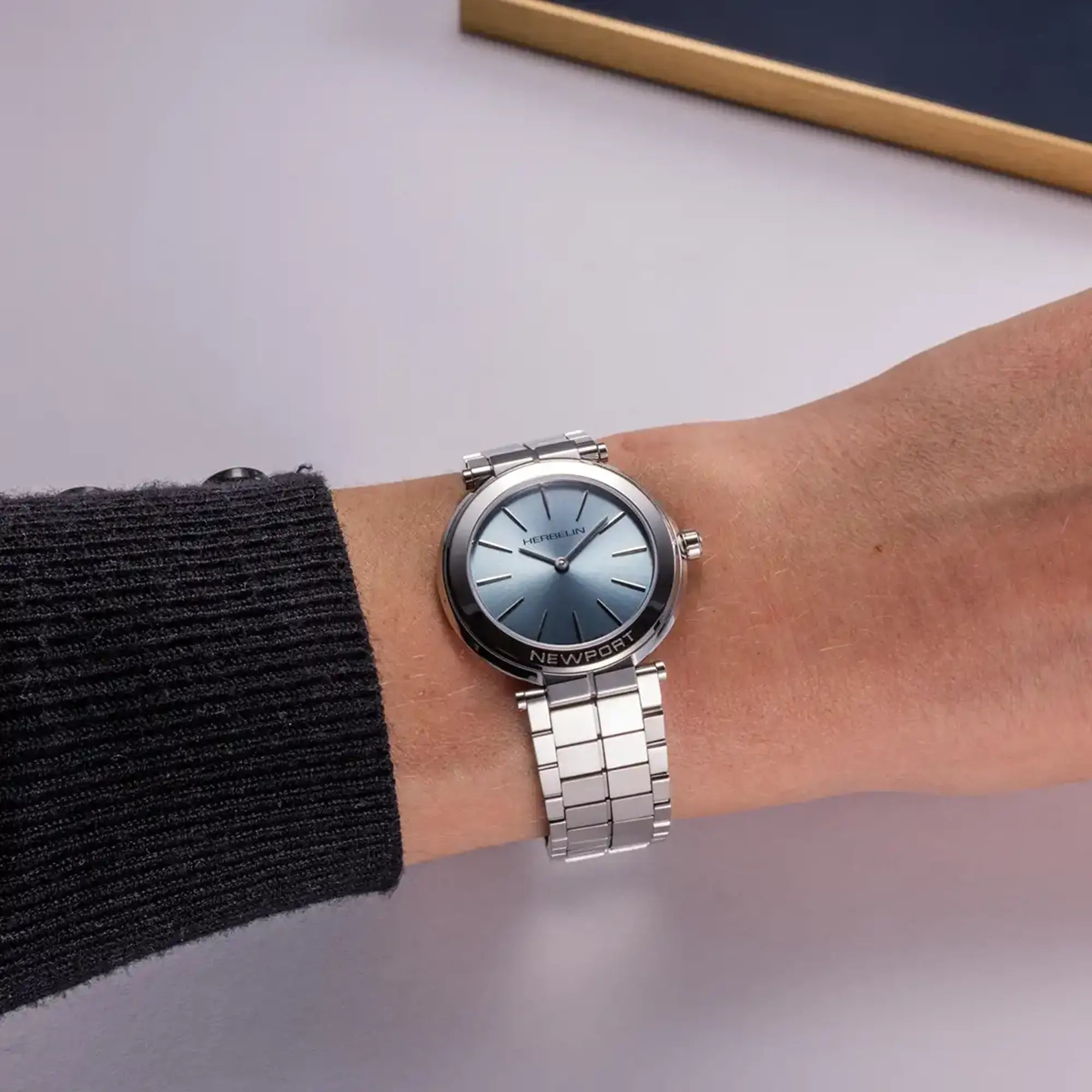 herbelin-newport-slim-femme-quartz-bleu-arctique-acier-5-85-mm image 2