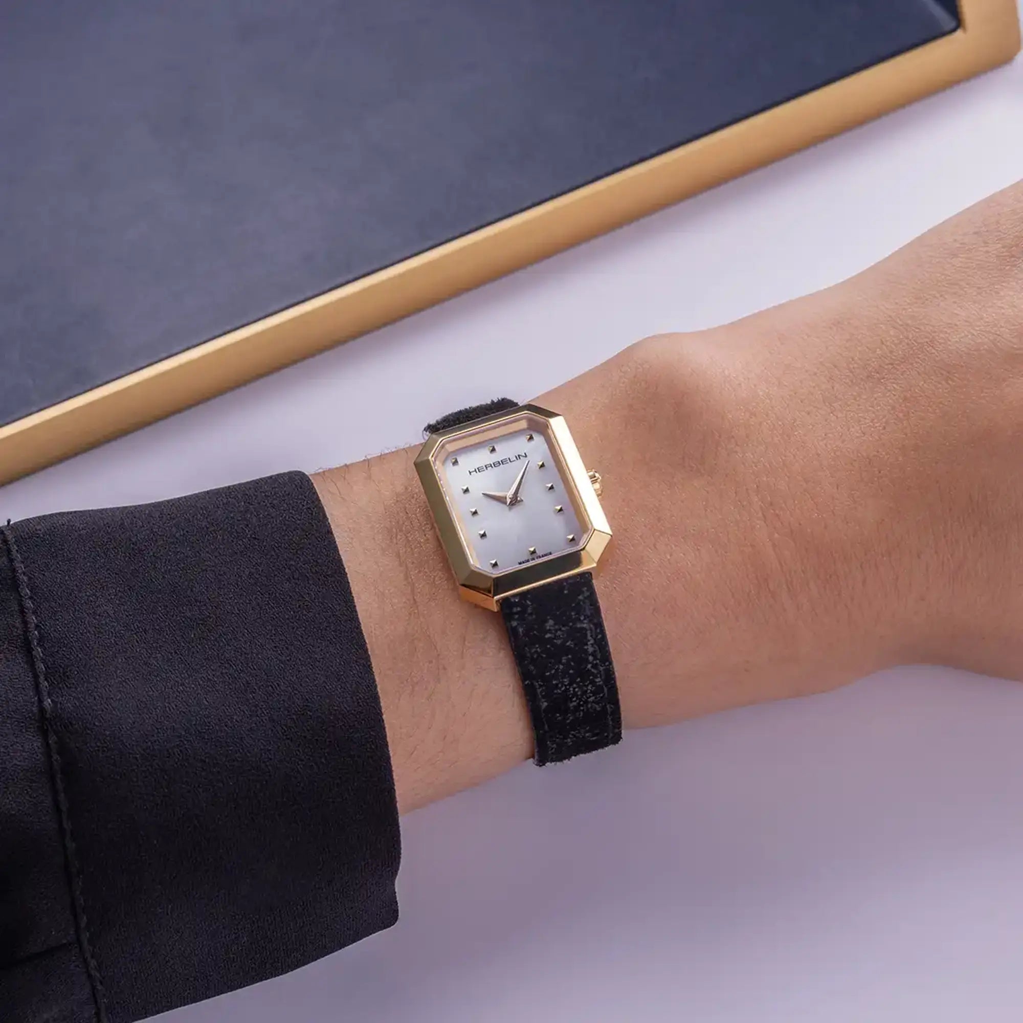 herbelin-octog-ne-quartz-montre-femme-dor-e-cuir-noir-nacre image 2