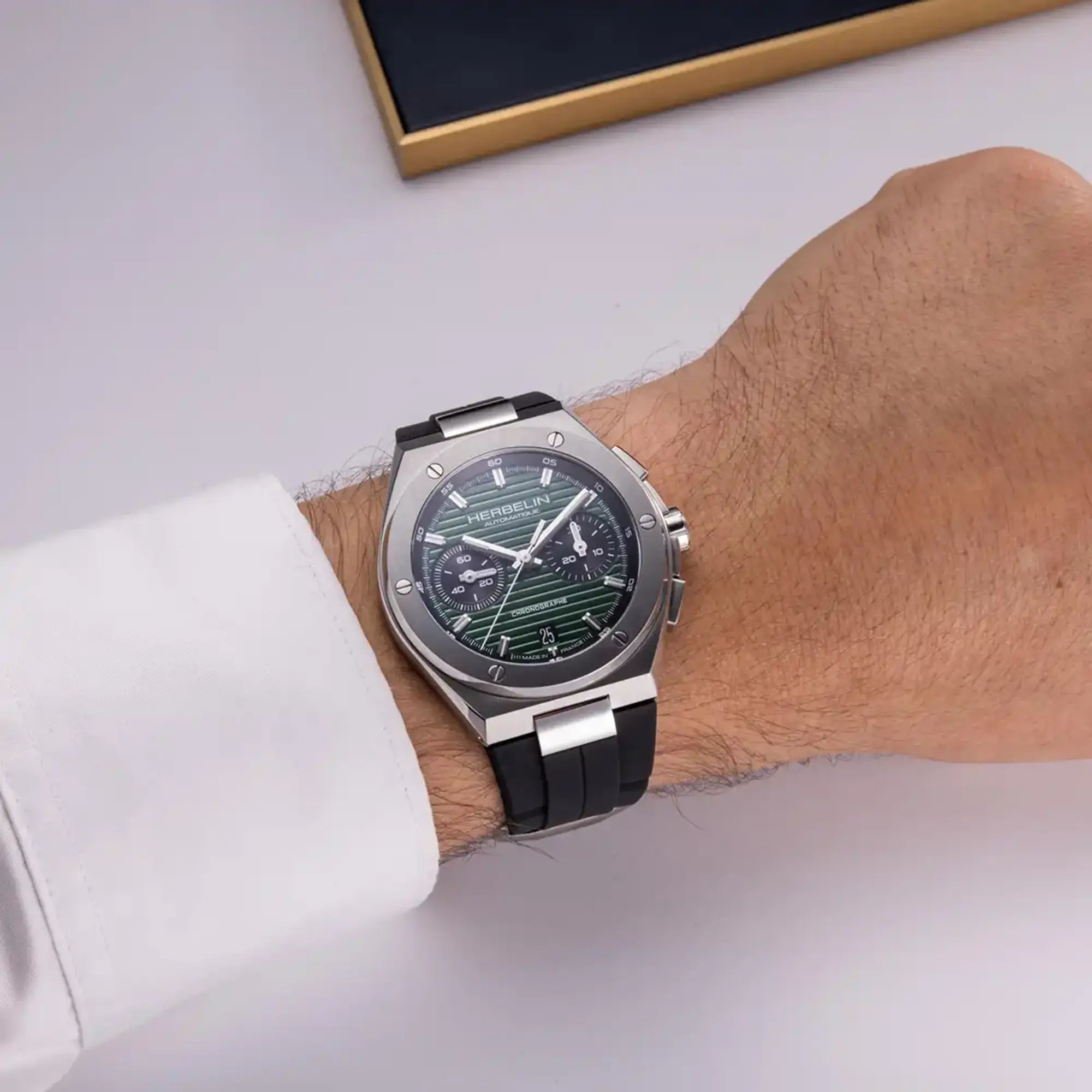 herbelin-cap-camarat-chrono-automatique-vert-fkm-noir-montre-homme image 2