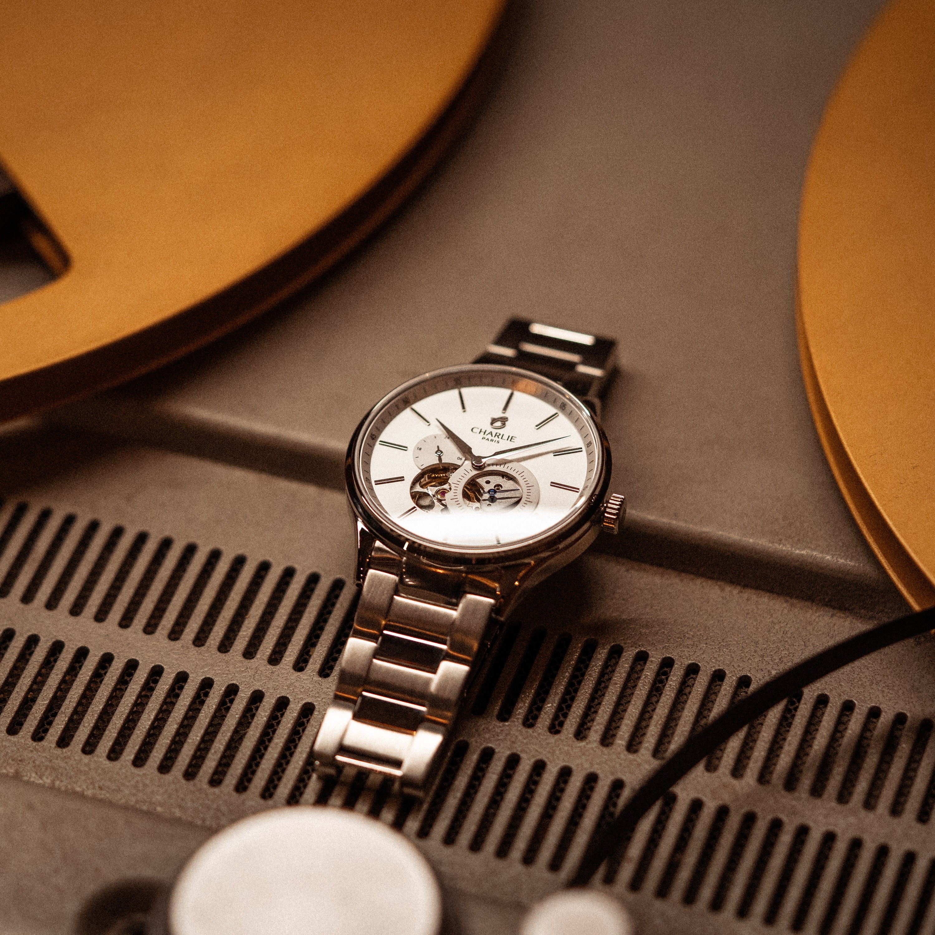 charlie-paris-initial-montre-automatique-c-ur-ouvert-blanc-40mm-acier image 5