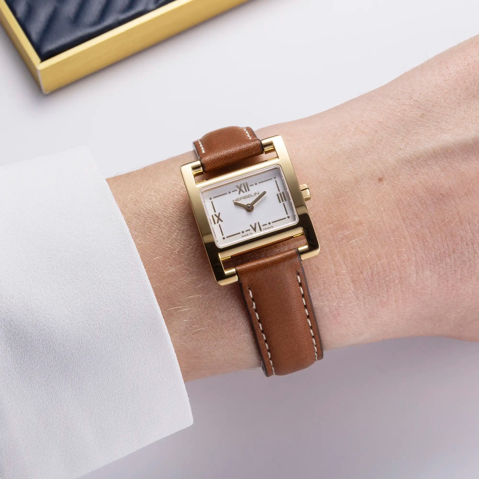 herbelin-ve-avenue-quartz-femme-pvd-or-jaune-cuir-camel image 2