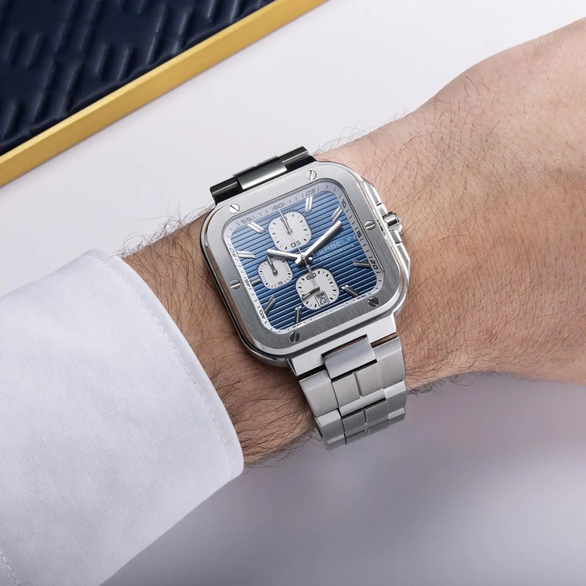 herbelin-cap-camarat-square-chronographe-quartz-homme-acier-bleu image 2