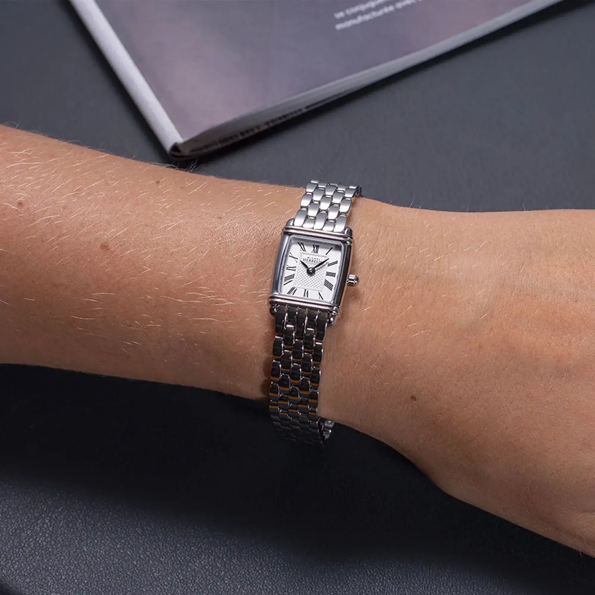 herbelin-art-d-co-montre-femme-acier-cadran-chiffres-romains image 2
